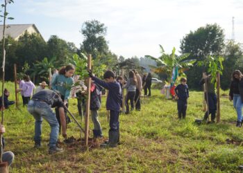 Campo Bom implanta mais um pomar urbano na Semana do Meio Ambiente