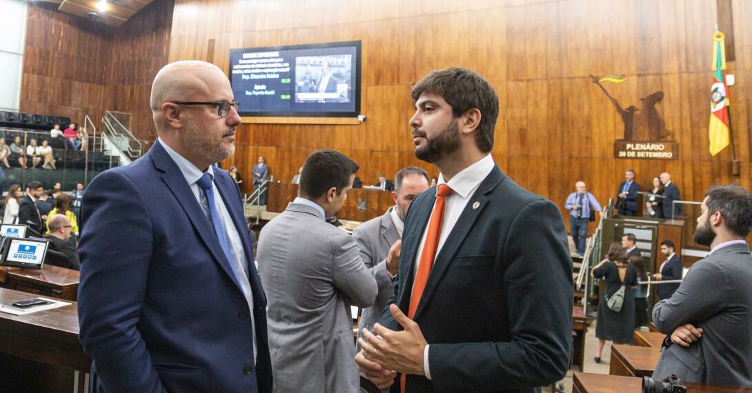 Deputados oficiam MP de Contas sobre projetos do governo que reestruturam as carreiras