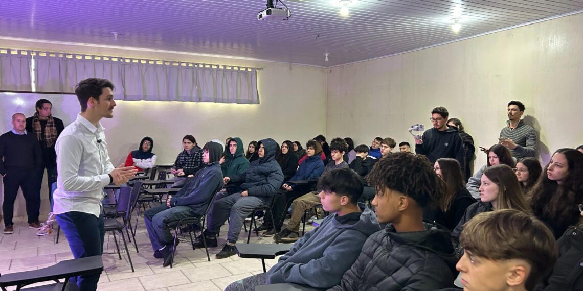 Entidades promovem workshop para inserir jovens no mercado de trabalho