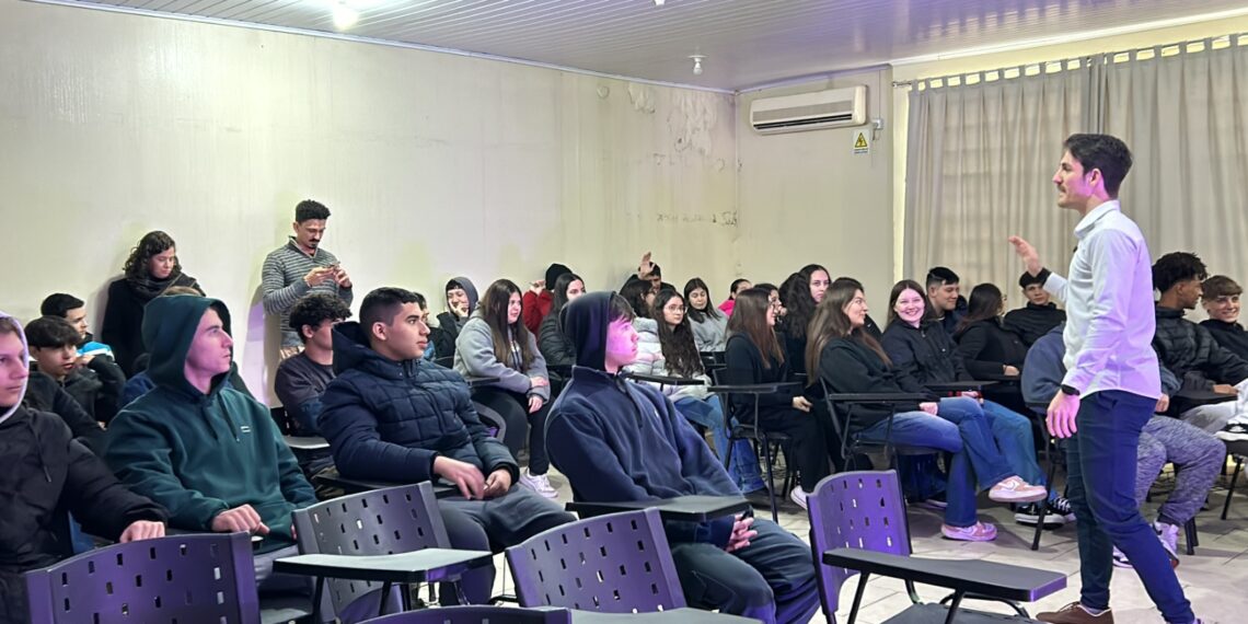 Entidades promovem workshop para inserir jovens no mercado de trabalho