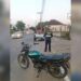 Motocicleta com quase R$ 60 mil em multas é apreendida, em Sapiranga