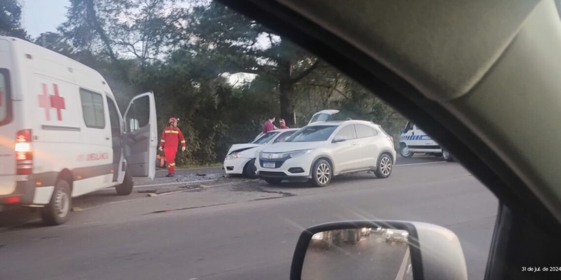 Acidente entre três veículos é registrado na RS-239, trecho de Araricá