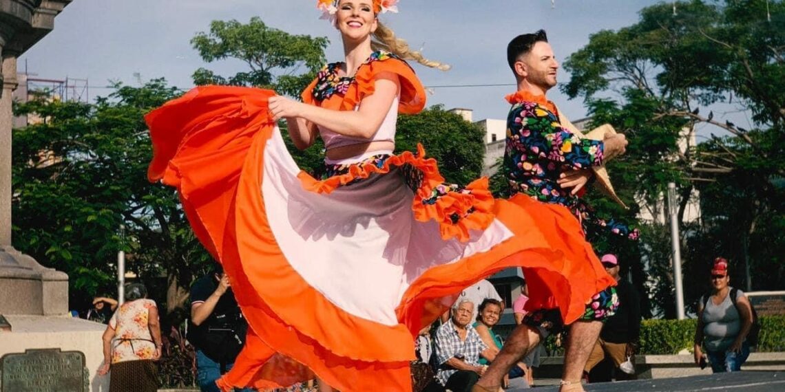 Grupo Katamalejo de Campo Bom participa do Festival Folclórico El Salvador