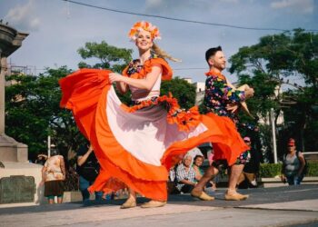 Grupo Katamalejo de Campo Bom participa do Festival Folclórico El Salvador