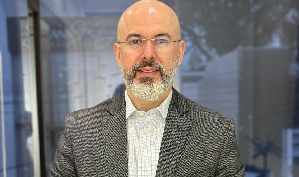 Cirurgião Leandro Dias Cezar é referência na região