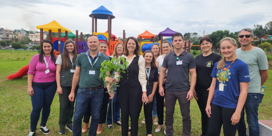 Hospital Sapiranga identifica árvores plantadas em celebração aos seus 80 anos