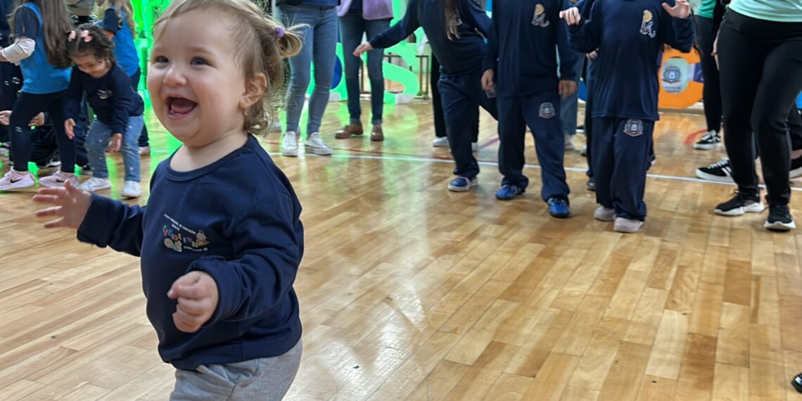 Mais de 3 mil estudantes da educação infantil de Campo Bom recebem uniformes escolares do município