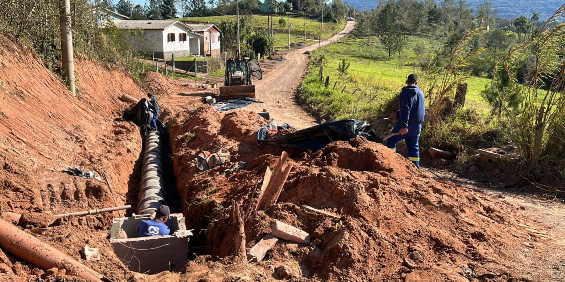 Prefeitura de Nova Hartz inicia obras de pavimentação na rua Independência