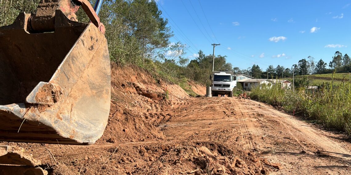 Prefeitura de Nova Hartz inicia obras de pavimentação na rua Independência