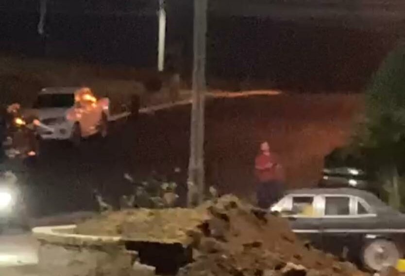 Carro destrói parte de rótula após acidente de trânsito em Sapiranga
