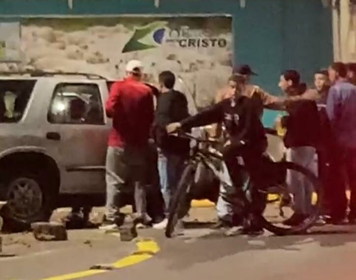 Carro destrói parte de rótula após acidente de trânsito em Sapiranga
