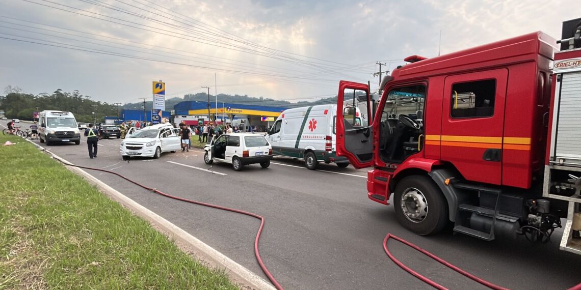 Acidente grave entre três veículos é registrado na RS-239, em Campo Bom