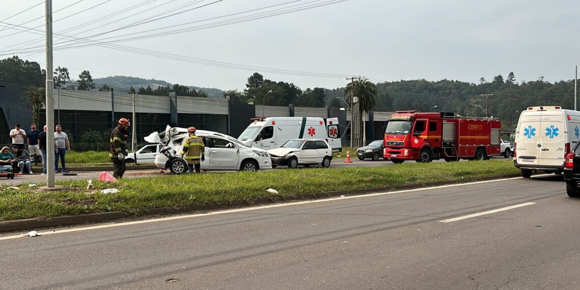 Acidente grave entre três veículos é registrado na RS-239, em Campo Bom