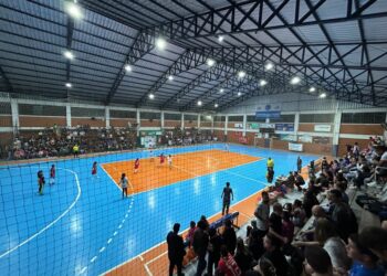 Bola rolou na Copa Repercussão na Escola de Futsal SICREDI/CLIP com ginásio lotado, em Nova Hartz
