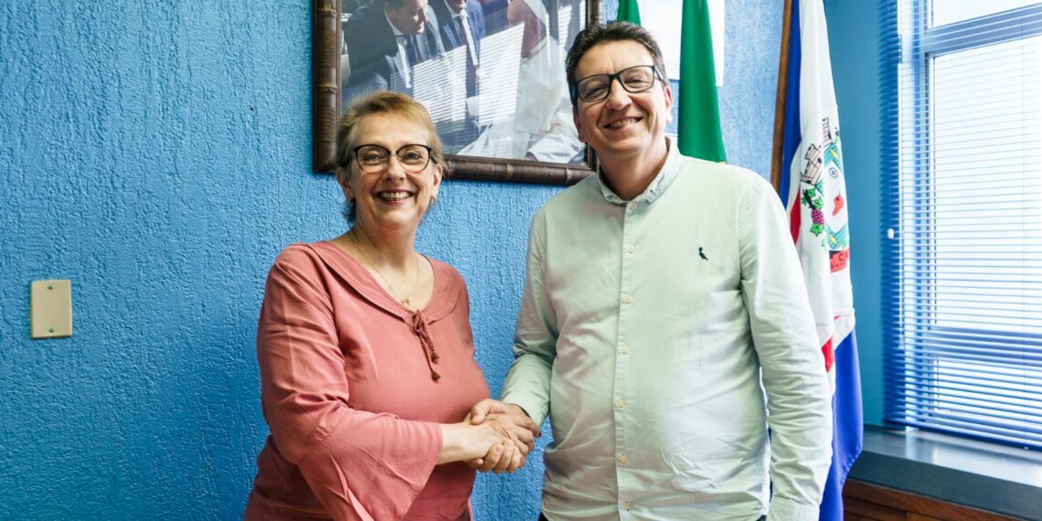Secretária Simone Schneider assume interinamente a Prefeitura de Campo Bom
