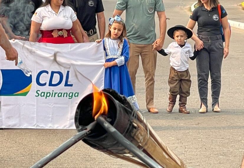 CDL Sapiranga marca presença no Acendimento da Chama Crioula no Acampamento Farroupilha do município