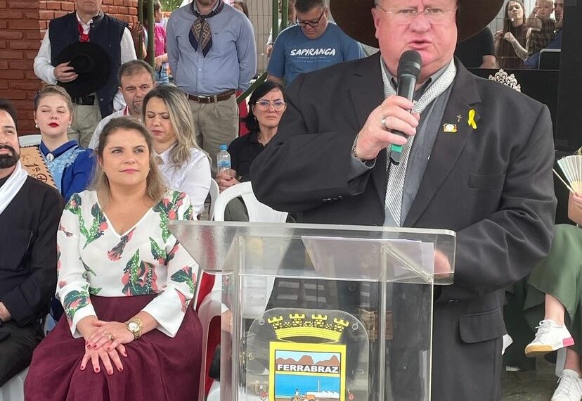 CDL Sapiranga marca presença no Acendimento da Chama Crioula no Acampamento Farroupilha do município