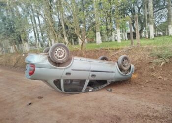 Capotamento de carro é registrado em Nova Hartz