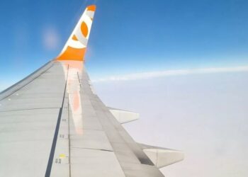 Passageira registra de avião camada de fumaça sobre o Brasil; veja as fotos