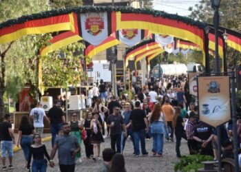 Animação, público e shows marcam o primeiro final de semana do 195º kerb de São Miguel