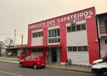 Industriários querem exclusão de taxa e relatam falta de apoio do Sindicato