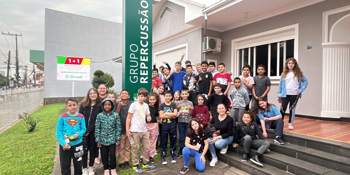 Estudantes da região conhecem as instalações da sede do Grupo Repercussão e participam de oficinas