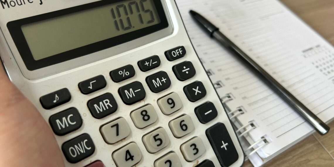 Taxa Selic a 10,75%; influência na economia e na inflação brasileira