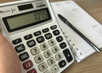 Taxa Selic a 10,75%; influência na economia e na inflação brasileira
