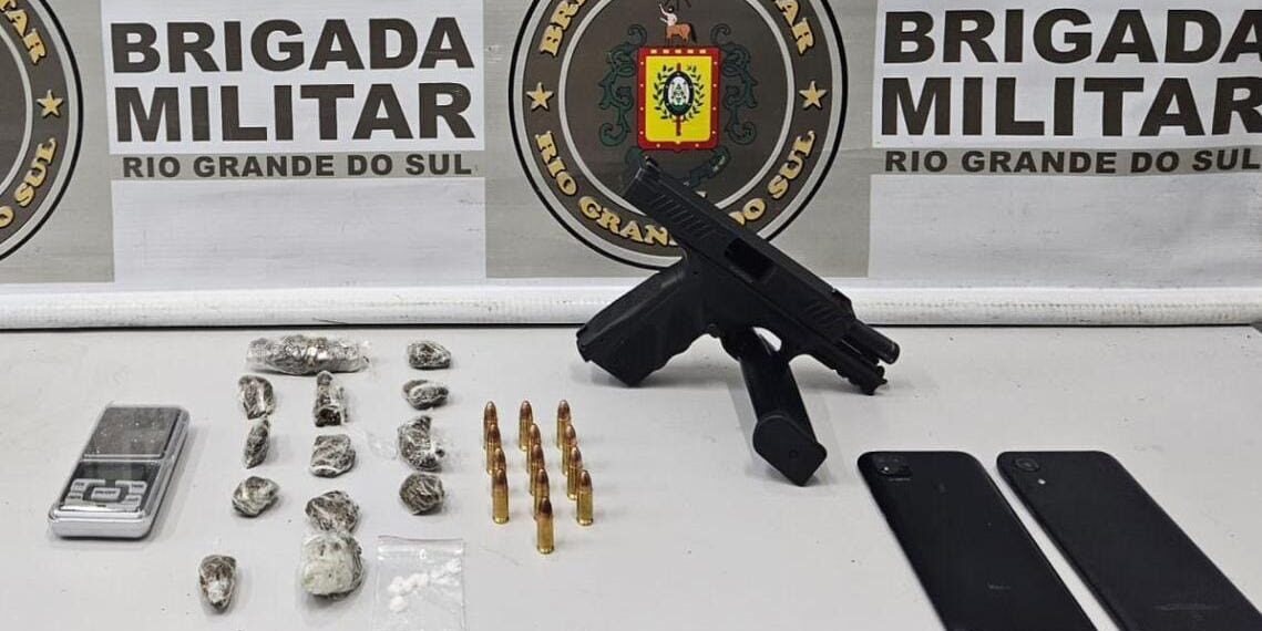 Dupla é presa por tráfico de drogas e posse irregular de arma em Campo Bom