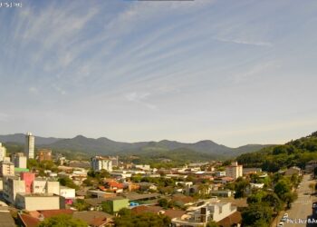 Sol e calor marcam o início da semana, mas chuva forte está a caminho no RS