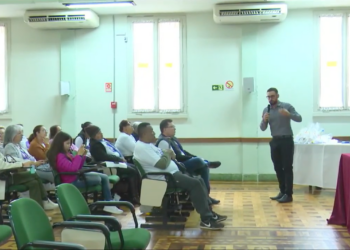 Reumatologista da Oncoprev palestra para pacientes reumáticos do Vale dos Sinos