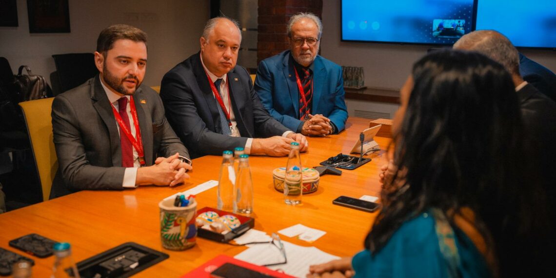 Deputado Luciano Silveira integra missão na Índia junto à fábrica da Mahindra; Unidade de Araricá está confirmada