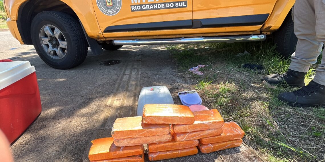 Comando Rodoviário da Brigada Militar prende jovem em flagrante por tráfico de drogas em Sapiranga