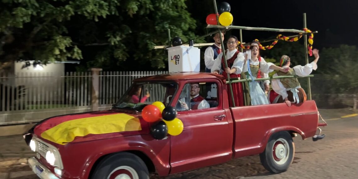 Desfile e jogos escolares são algumas das atividades da 7ª Dezemberfest
