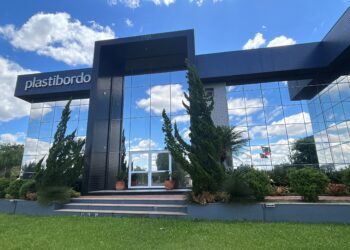 Plastibordo recebe o certificado de Fornecedor Top 20 de 2024, entregue pela Móveis de Valor