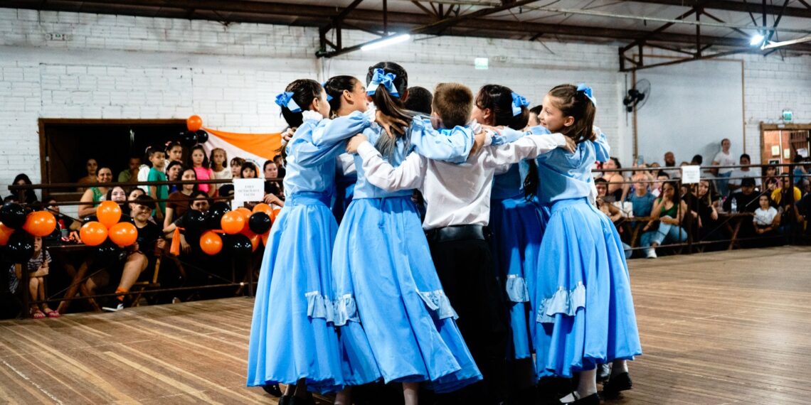 Mais de 400 alunos participam do Sarau de Arte Gaúcha Escolar