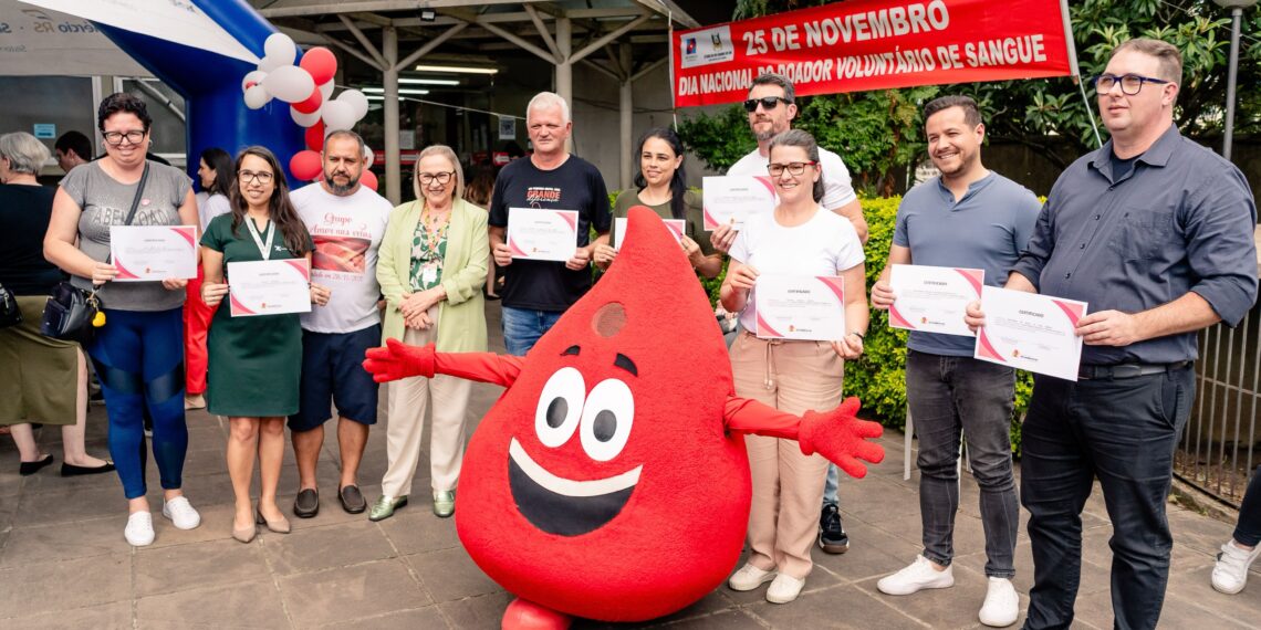 Caravana Salvando Vidas, agora, nas escolas, reunindo cerca de 40 jovens para doação de sangue