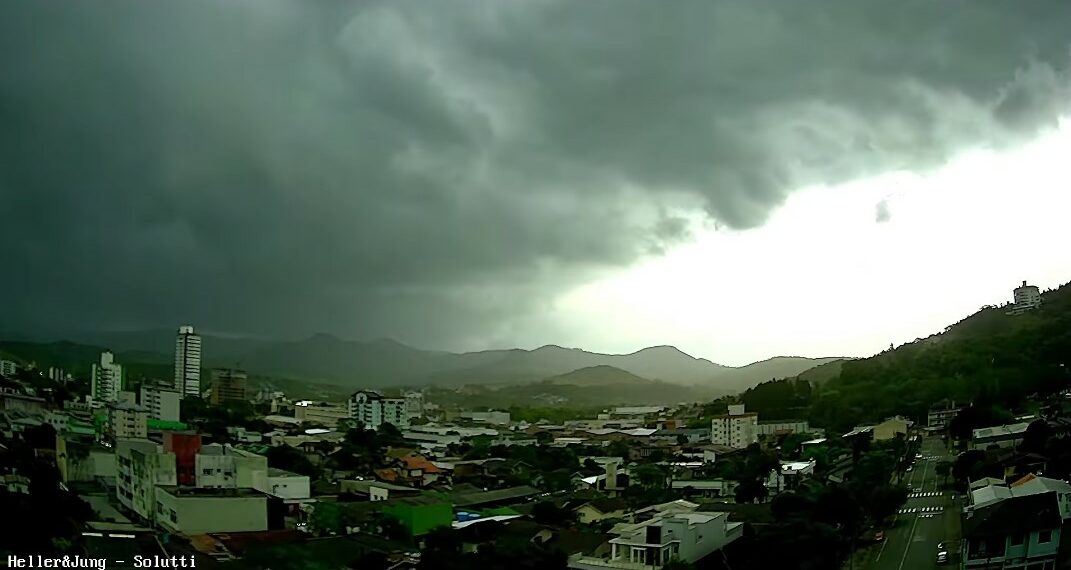 Semana será de chuva volumosa e temporais isolados no RS
