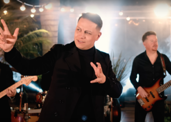 Vocalista da banda Os Atuais permanece internado na UTI após capotamento