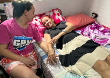 Depois de 40 dias internada, idosa baleada pelo ex tem medo de que ele seja solto e tente matá-la novamente