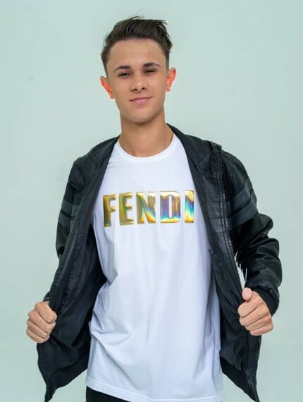 João Micuim aposta no sertanejo e lança nova fase na carreira musical