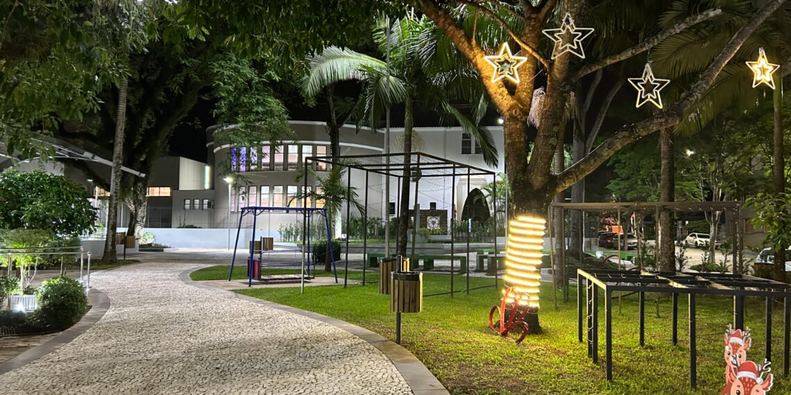 Clima de Natal contagia Sapiranga, que tem pontos públicos decorados e iluminados para celebrar a data