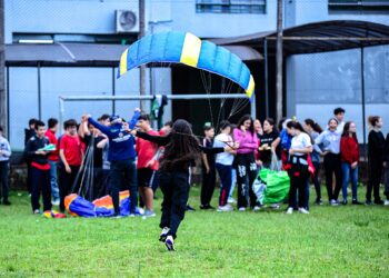 Equipe AGVL de Parapente realiza ação social em escola de Sapiranga e se prepara para etapa final do Campeonato Gaúcho