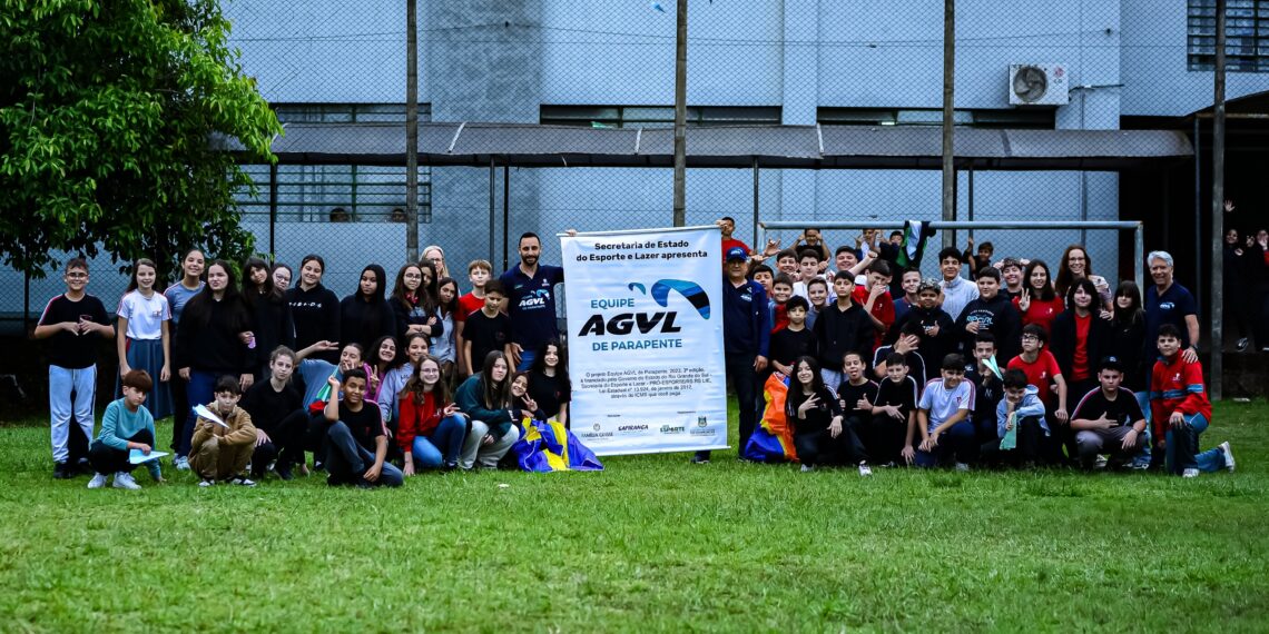 Equipe AGVL de Parapente realiza ação social em escola de Sapiranga e se prepara para etapa final do Campeonato Gaúcho