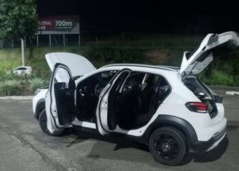 Casal é preso pela Polícia Rodoviária de Sapiranga com automóvel roubado
