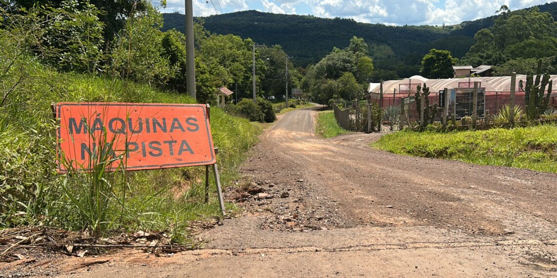 Sapiranga executa melhorias em localidade rural e contempla zonas de balneário, piscinas e moradores
