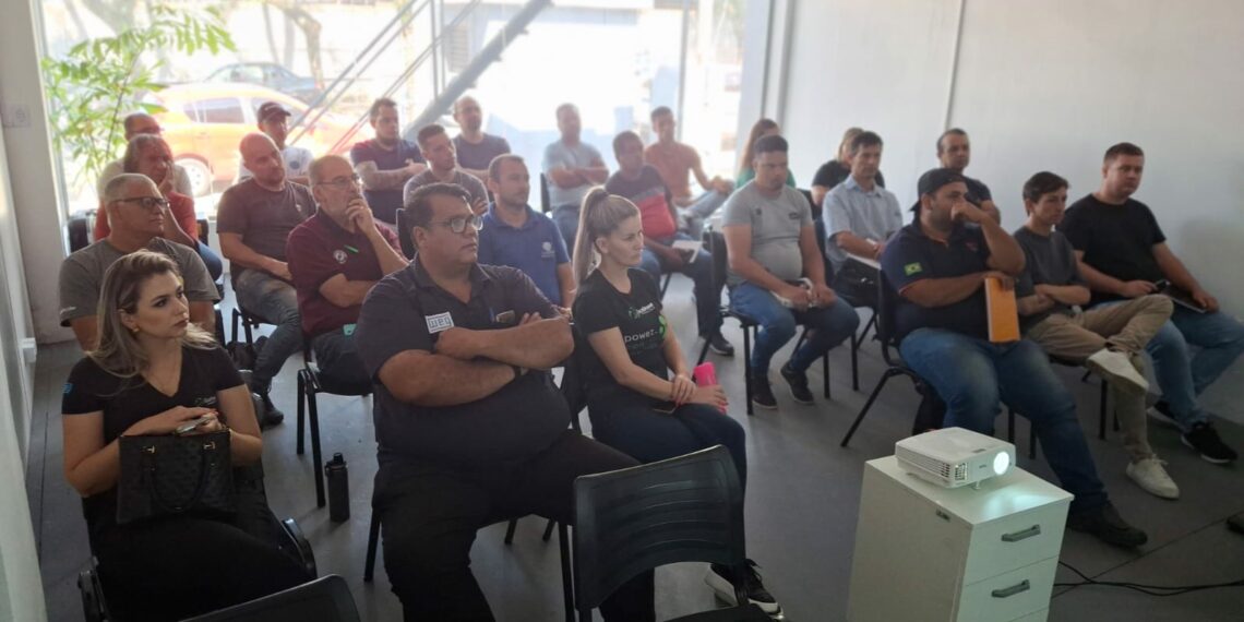 Ecopower: Líder em sustentabilidade e inovação capacita profissionais para o mercado de energia solar gratuitamente