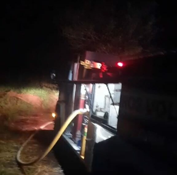 Bombeiros de Nova Hartz e Araricá combatem incêndio florestal de grandes proporções