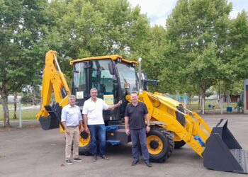 Nova retroescavadeira é entregue para a Patrulha Agrícola de Campo Bom