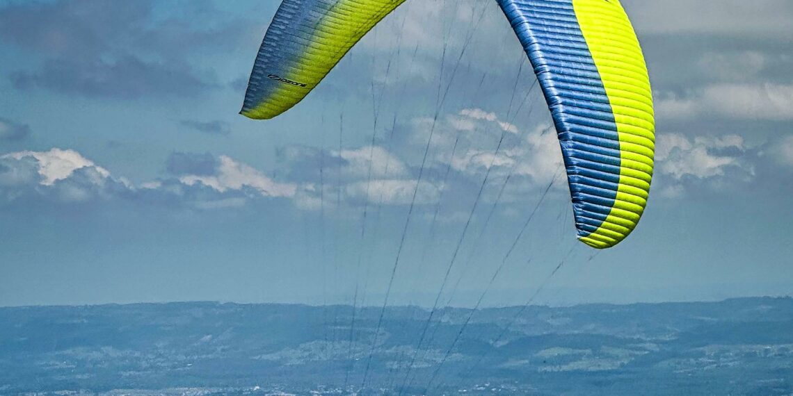 Luciano Horn embarca para a disputa da Superfinal do Circuito Mundial de Parapente na Colômbia